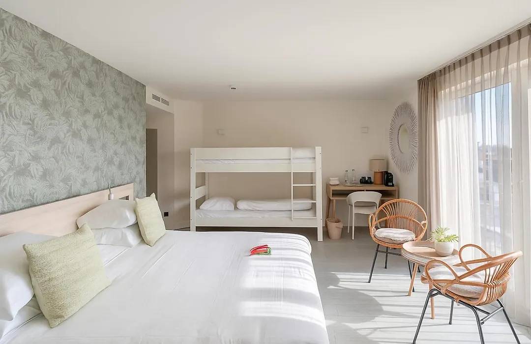 Beach Hotel Helios By Cw Hotel Collection-1
